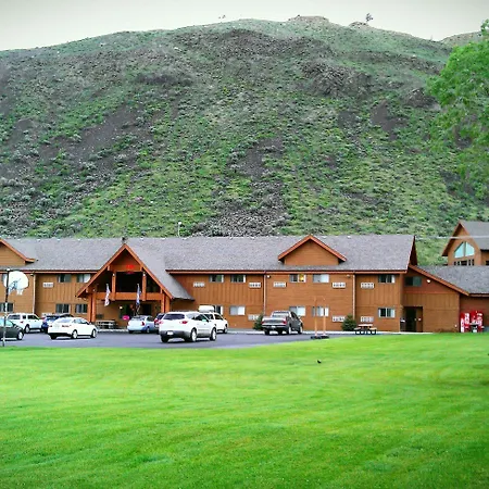 Yellowstone Village Inn And Suites-3