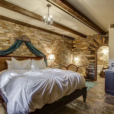 Storybook Riverside Inn-3