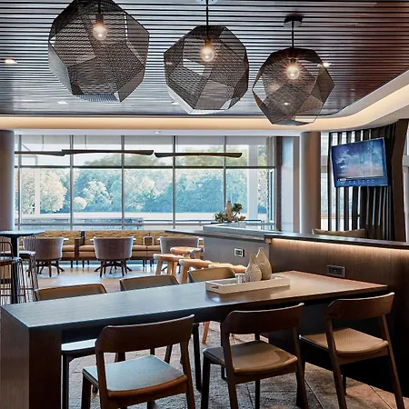 Springhill Suites Kansas City Airport-3