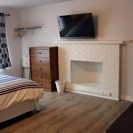 Rainier Upper Suite Near Restaurants & Light Rail-2