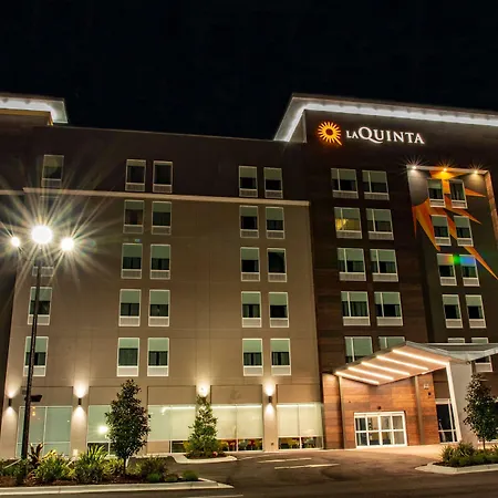 La Quinta Inn & Suites By Wyndham Lake City-3