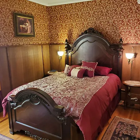 Historic Victorian Inn-3