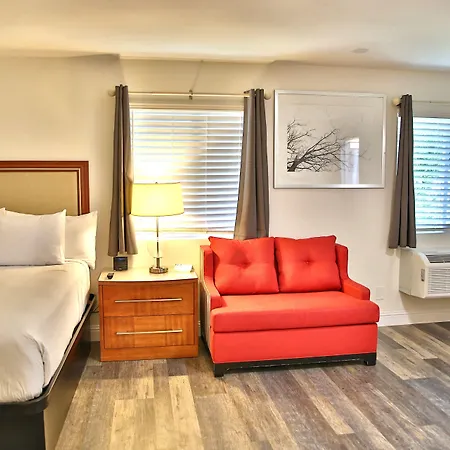 Travelodge By Wyndham Crescent City-2