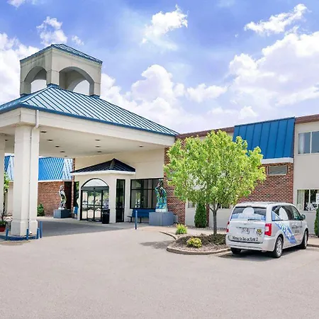Norwood Inn & Suites La Crosse-3