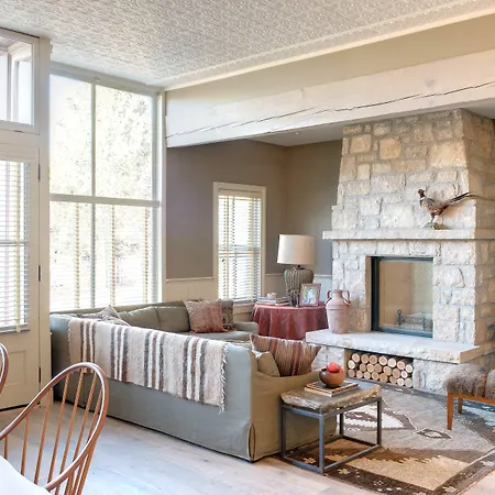 Eleven Scarp Ridge Lodge-2