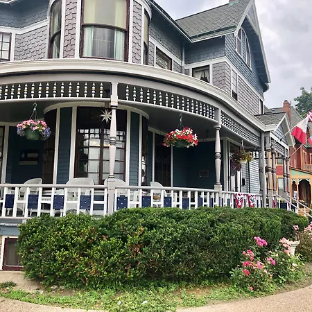 The Hancock House Bed & Breakfast Inn-3