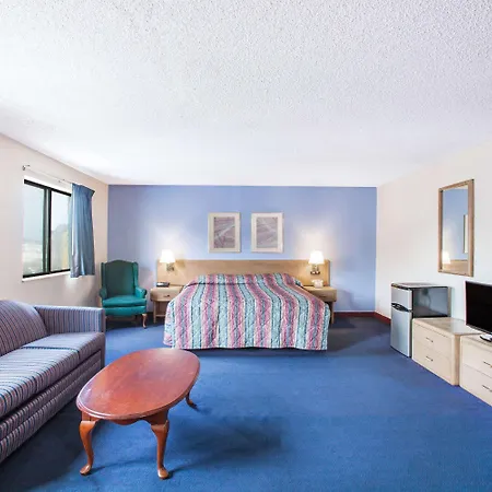 Super 8 By Wyndham Hot Springs-2