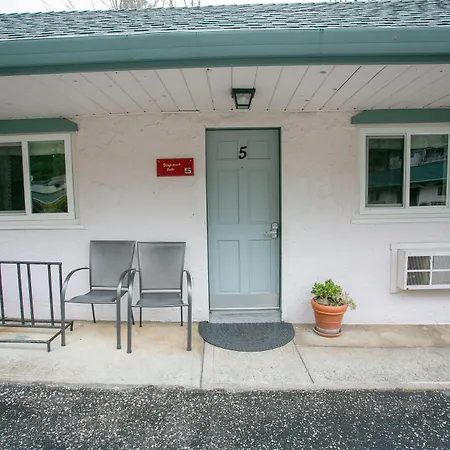 Outside Inn-3