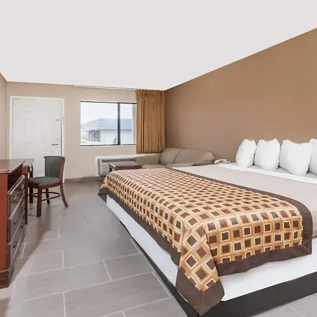 Deluxe Inn Denton-2