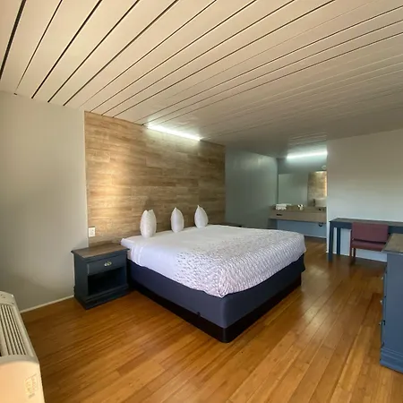 Discovery Inn Macon-2