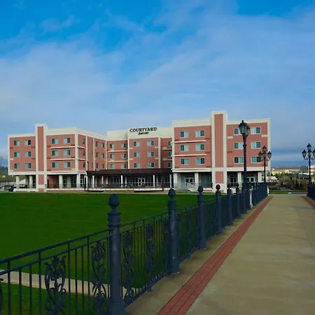 Courtyard By Marriott Rome-3