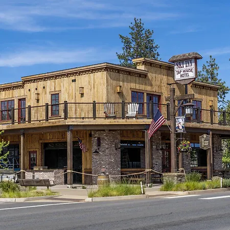 Ski Inn Taphouse Hotel-3