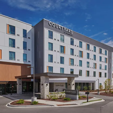 Courtyard By Marriott Petoskey At Victories Square-2