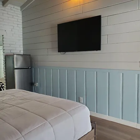 Hollywood Gardens Inn & Suites-3