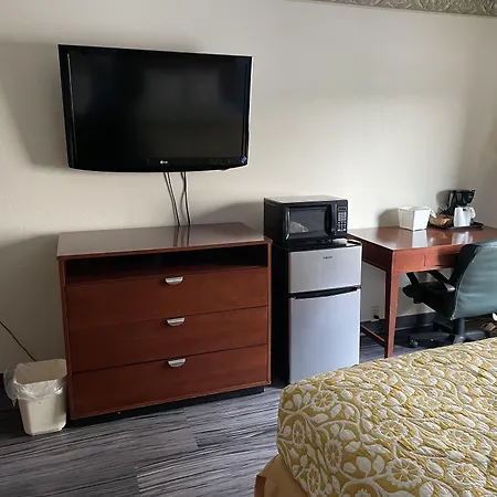 Royal Inn & Suites-3