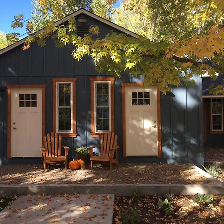Eastside Guesthouse And Bivy-3