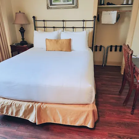 The Faust Hotel-3