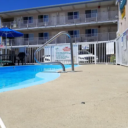 Bay Breeze Motel-2