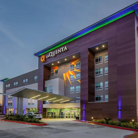 La Quinta Inn & Suites By Wyndham Galveston West Seawall-3