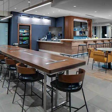 Courtyard By Marriott Jefferson City-3