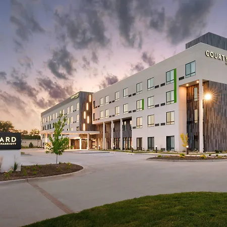 Courtyard Ames-2