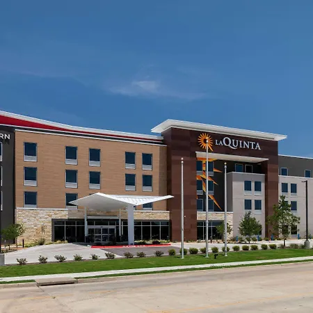La Quinta Inn & Suites By Wyndham Pflugerville-2