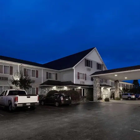 Super 8 By Wyndham St. Ignace-2