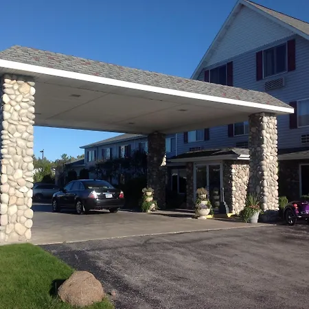Super 8 By Wyndham St. Ignace-3
