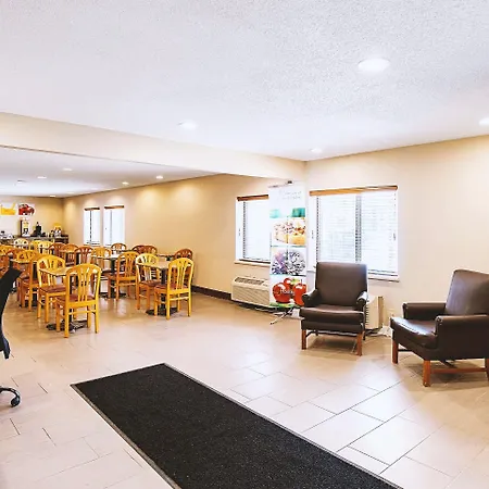 Norwood Inn & Suites Milwaukee-3