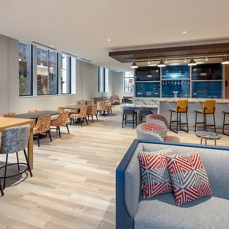 Hilton Garden Inn- Chicago Central Loop-2