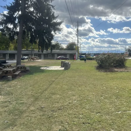 Whispering Pines Motel-3