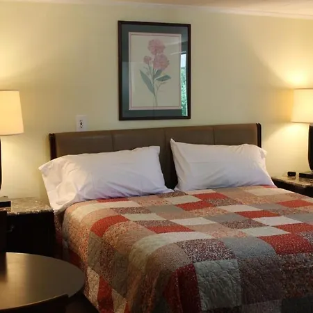 Royale Coach Motor Lodge-3