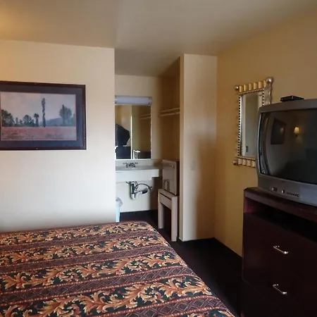 Economy Inn-3