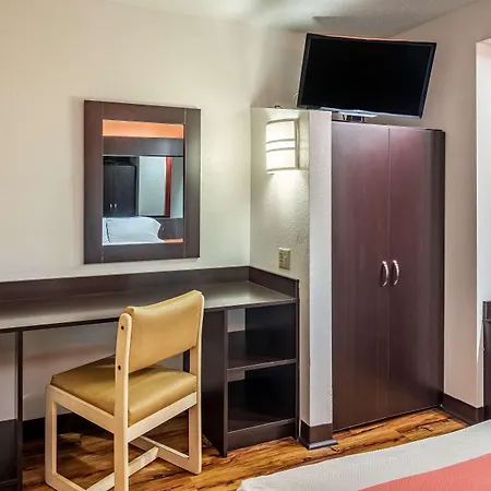 Motel 6 Chattanooga Downtown-2