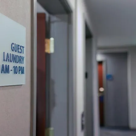 Holiday Inn Express Hotel & Suites Manchester - Airport By Ihg-3