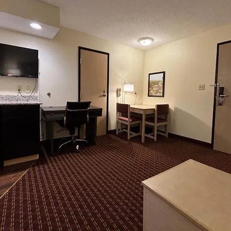 Super 8 By Wyndham Metropolis-3