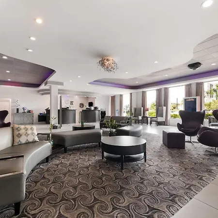 Clarion Inn & Suites Across From Universal Orlando Resort-3