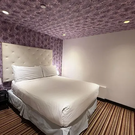 Night Hotel Broadway-2