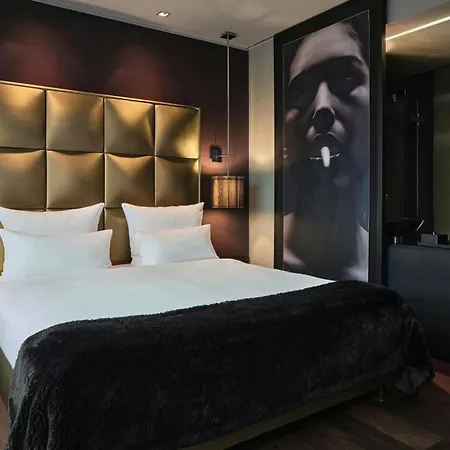 Roomers Frankfurt Central, Autograph Collection-2