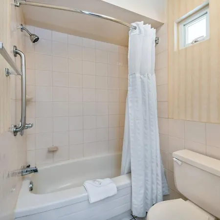 Econo Lodge Inn & Suites-3