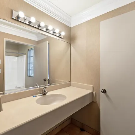 Americas Best Value Inn San Clemente Beach-3