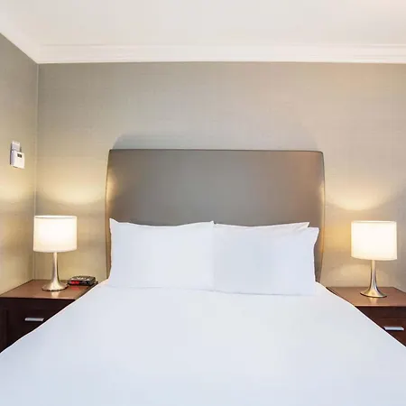 Sandman Hotel & Suites Vancouver Airport-3