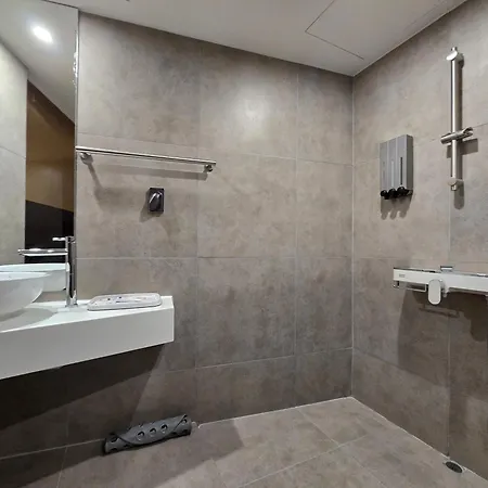 Tria Business & Boutique Hotel-2