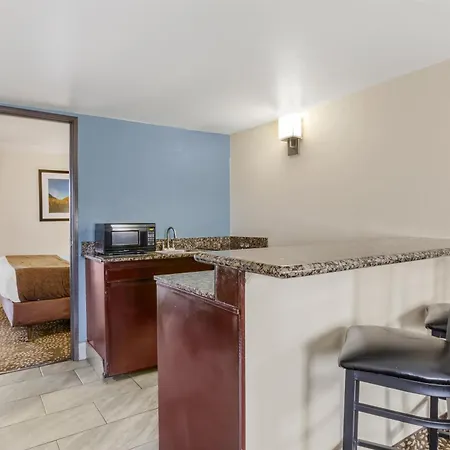 Best Western Innsuites Tucson Foothills Hotel & Suites-2
