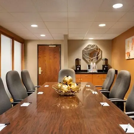 Townhome Inn & Suites By Ihg-3