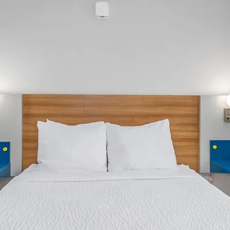 Microtel Inn & Suites By Wyndham Montgomery-3