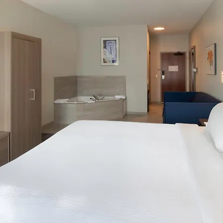Holiday Inn Express Hotel & Suites Fort Atkinson By Ihg-2