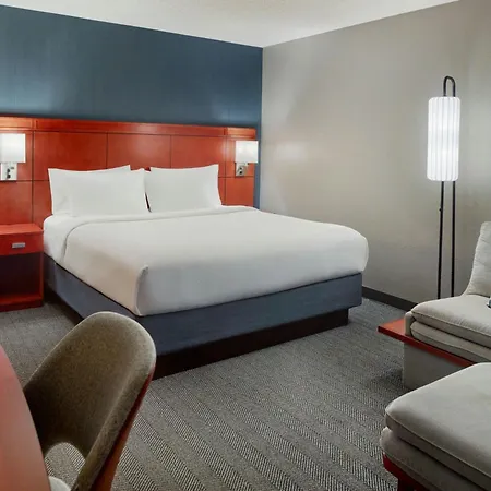 Courtyard By Marriott Frederick-3