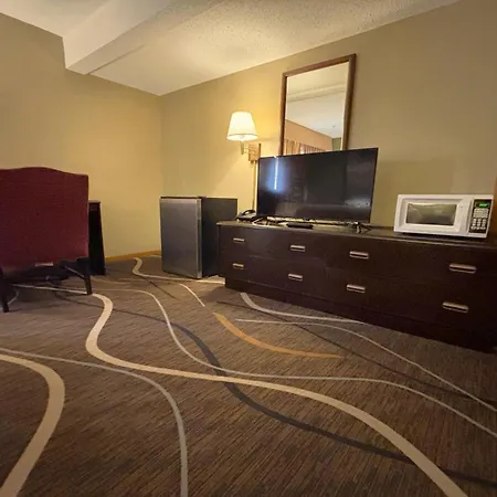 Super 8 By Wyndham Normal Bloomington-3