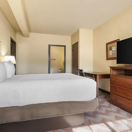 Best Western Plus Cimarron Hotel & Suites-3